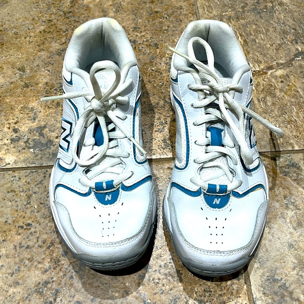 White / blue new balance classic 515 woman’s tennis court sneakers size US 7
